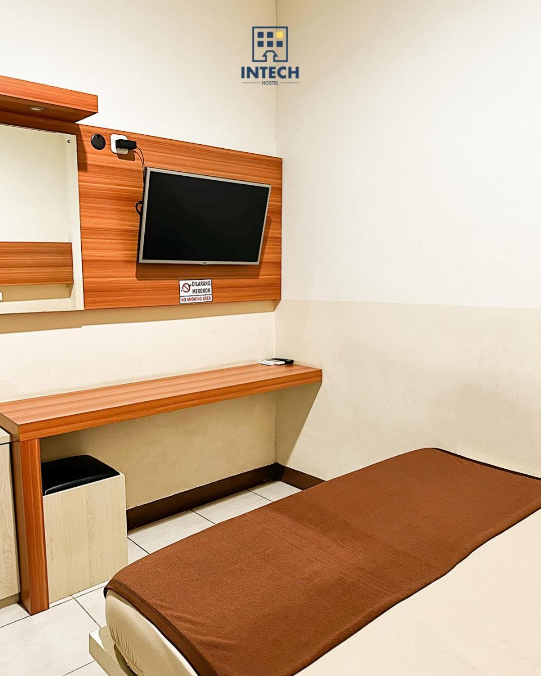 Intech Hostel Bandung Bagian luar foto